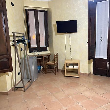 B&B L'Angolo Sulla Piazza Mirabella Imbaccari Exterior foto