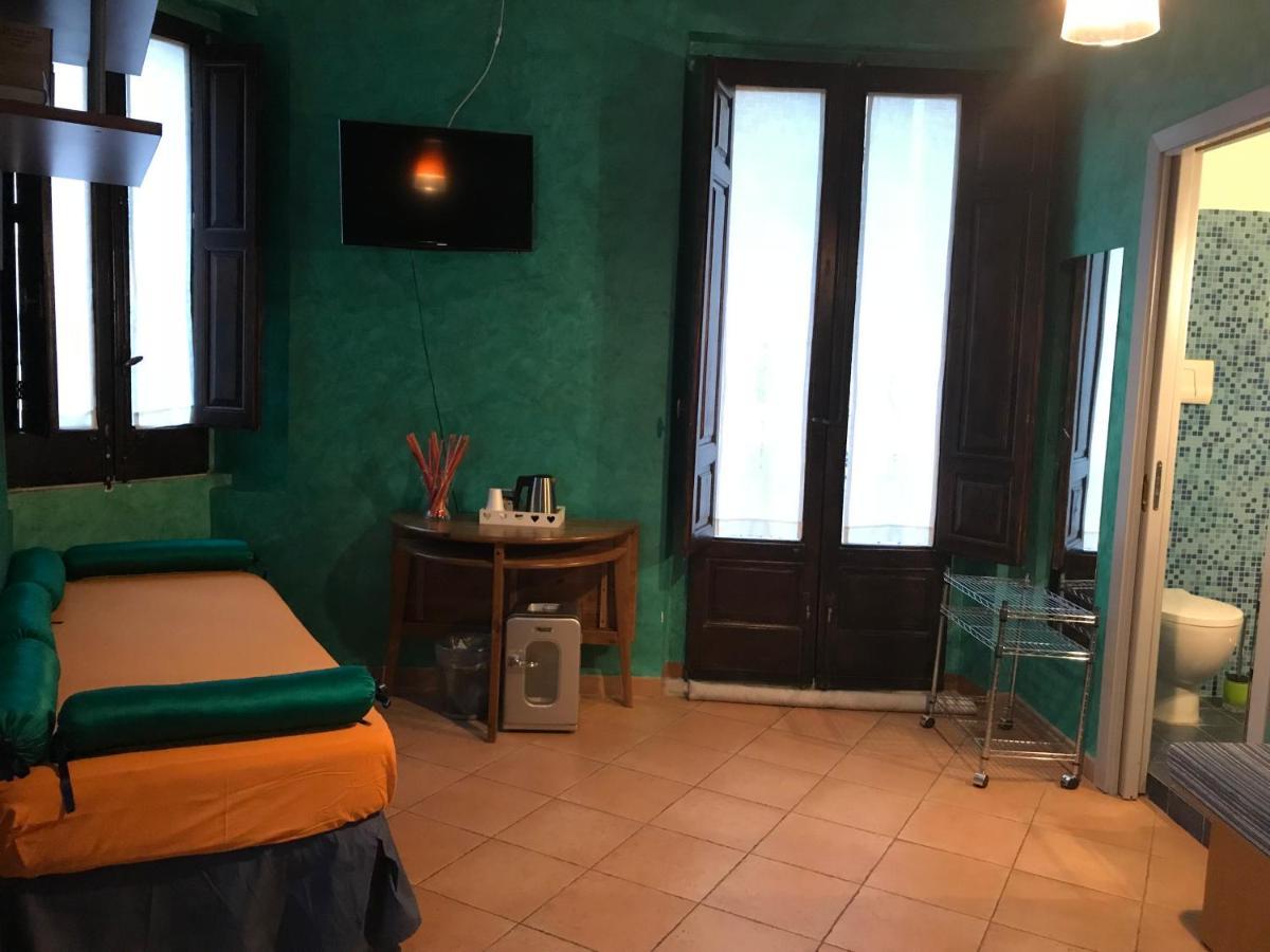 B&B L'Angolo Sulla Piazza Mirabella Imbaccari Exterior foto