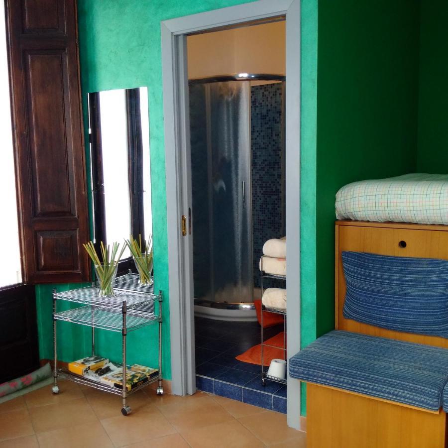 B&B L'Angolo Sulla Piazza Mirabella Imbaccari Exterior foto
