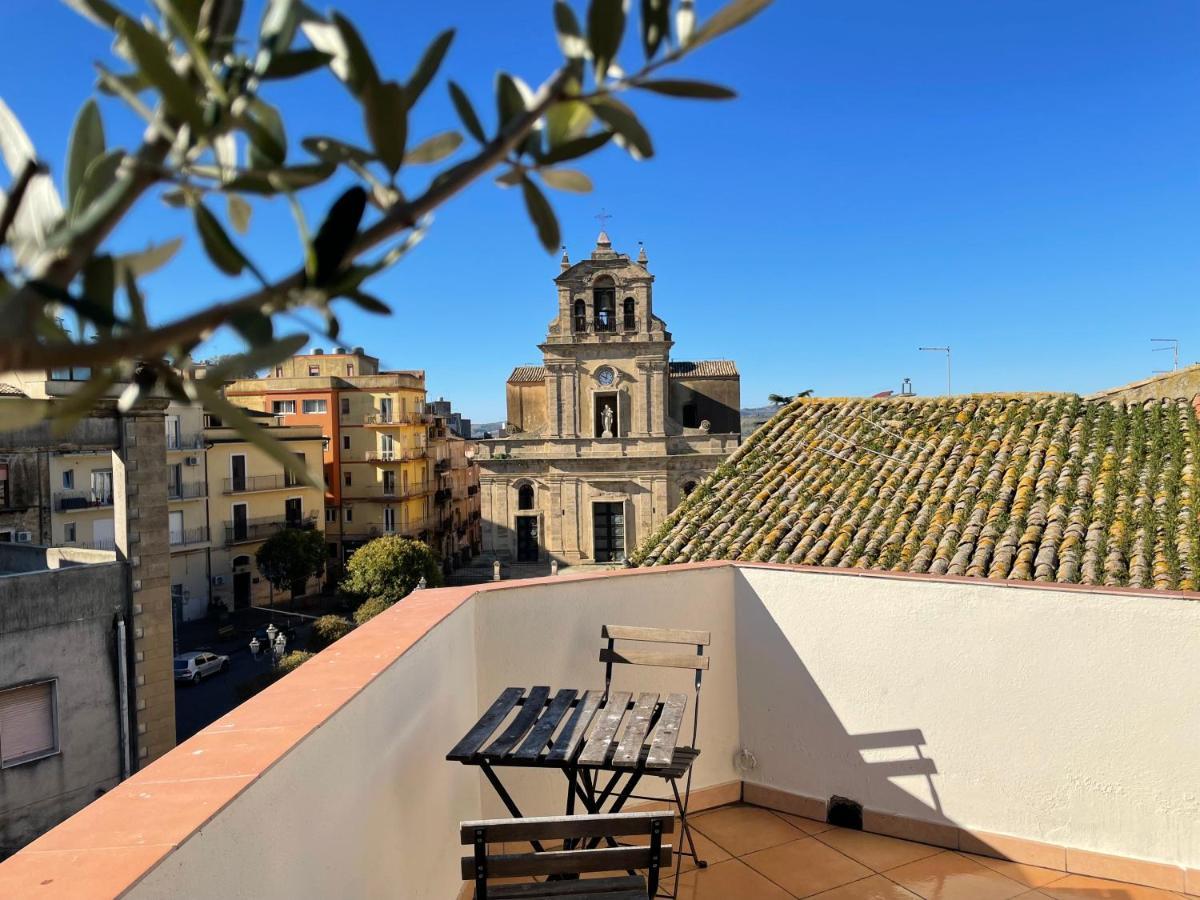 B&B L'Angolo Sulla Piazza Mirabella Imbaccari Exterior foto