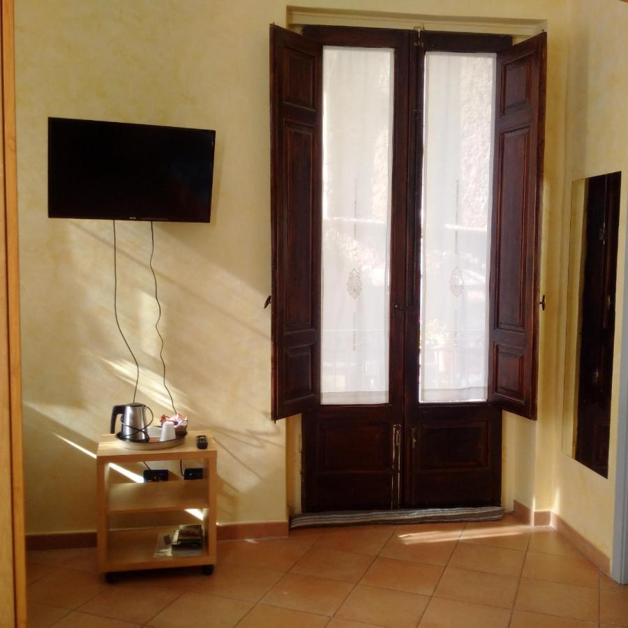 B&B L'Angolo Sulla Piazza Mirabella Imbaccari Exterior foto